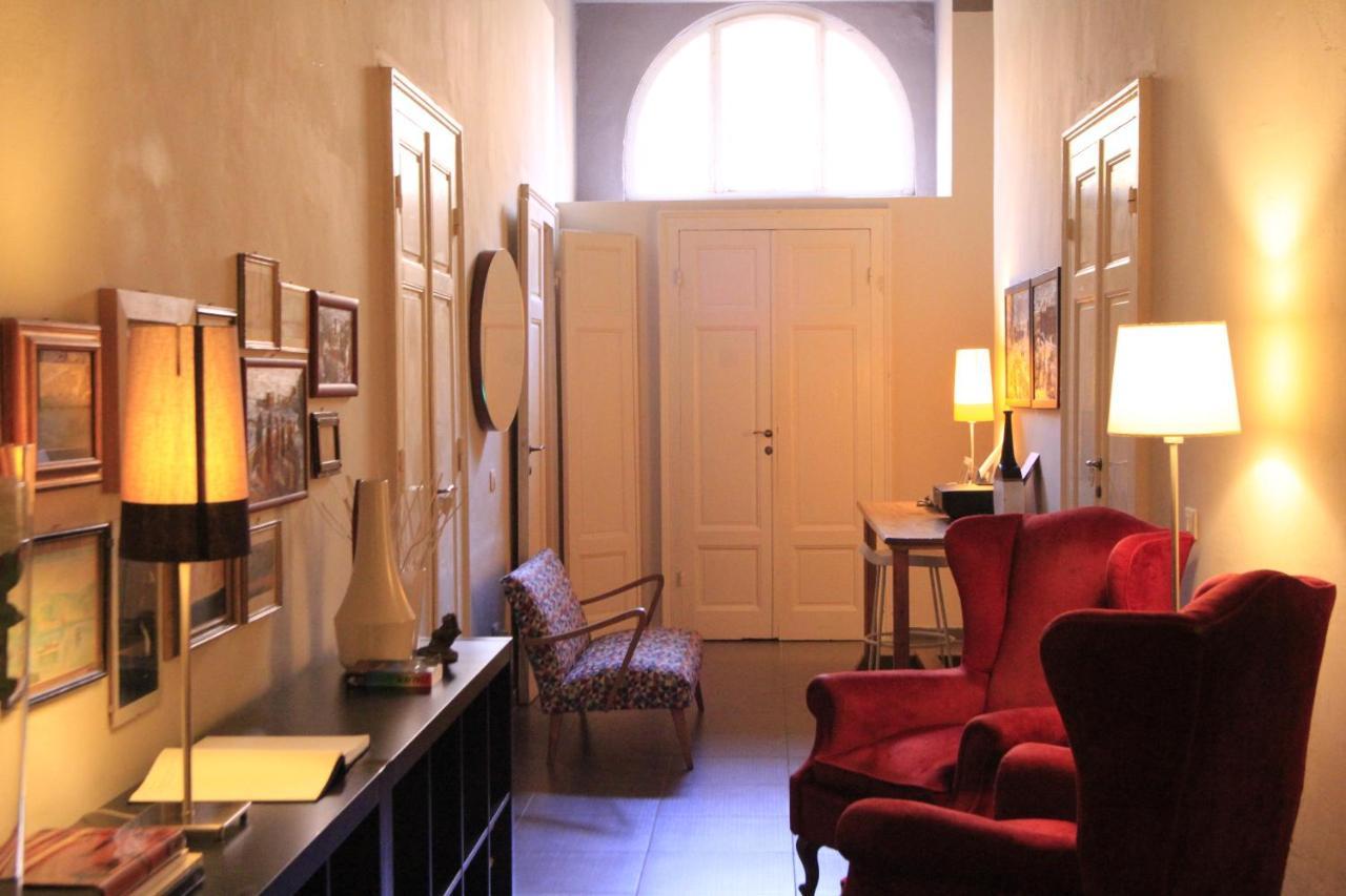Metropolis Guest house *